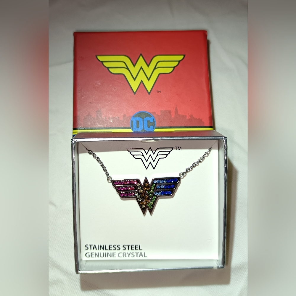 RARE Wonder Woman Crystal Logo Pendant Necklace DC Comics Licensed Stainless - Picture 5 of 5